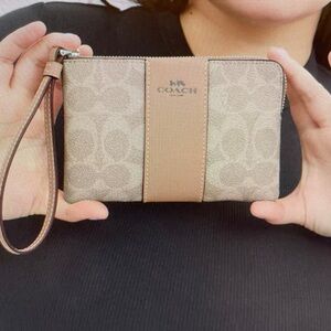Coach Corner Zip Wristlet NWT